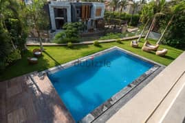 فيلا 5 غرف نوم وحديقة كبيرة بحمام سباحة مفروشة ومجهزة بالكامل Villa for rent in Katameya Heights