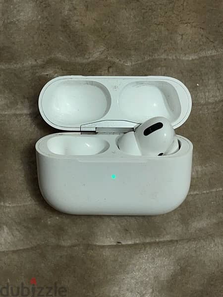 Apple Airpods Pro 1 with Magsafe Case (case and right side only) 6