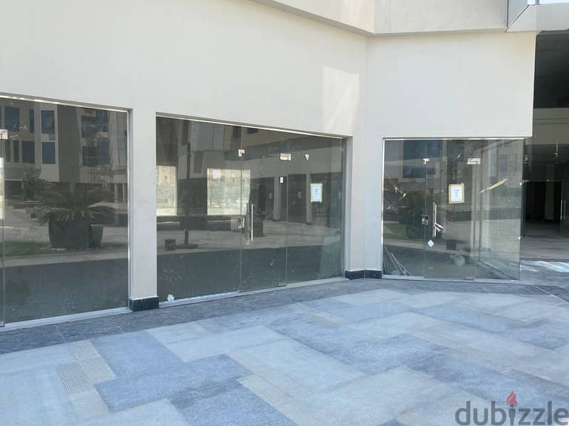 Commercial Retail 242 square meters + Under market price in Mivida 5
