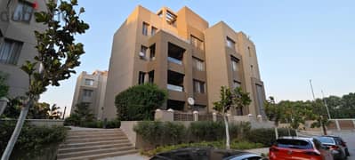 apartment for rent 146 m prime location in compound village gate 0
