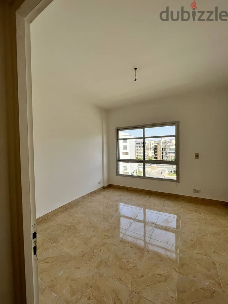 Apartment 200meters for sale in madinaty at phase B14 ready to move 7