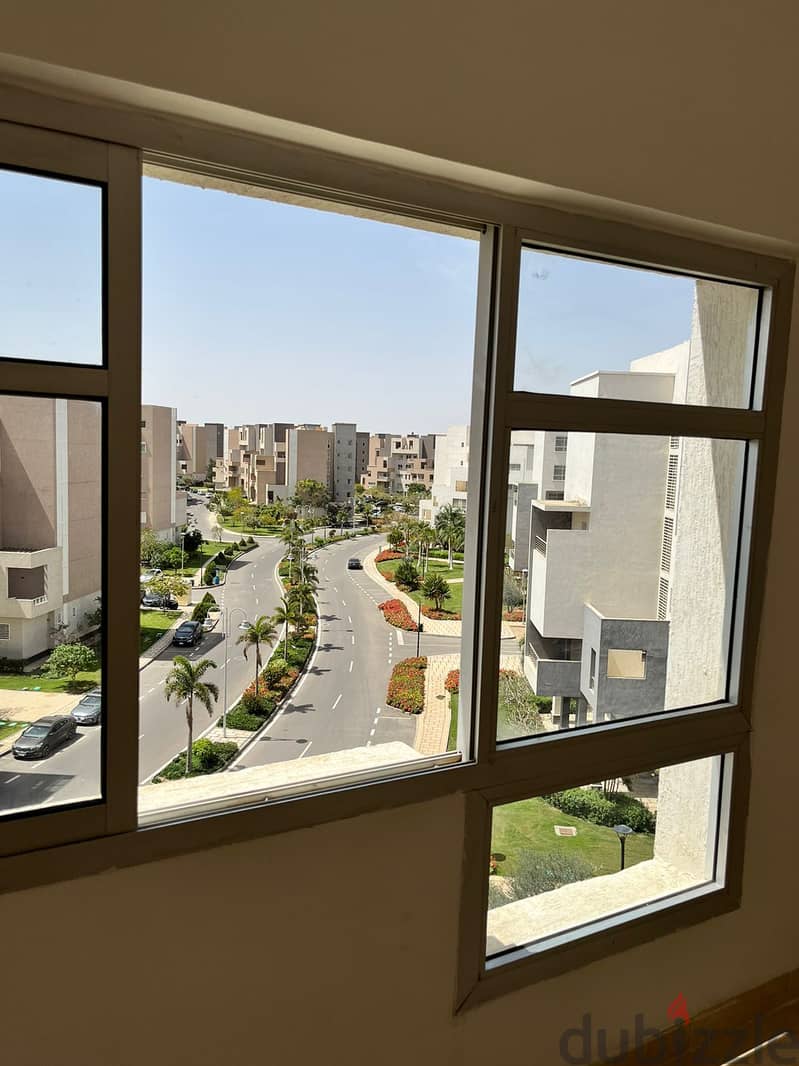 Apartment 200meters for sale in madinaty at phase B14 ready to move 17