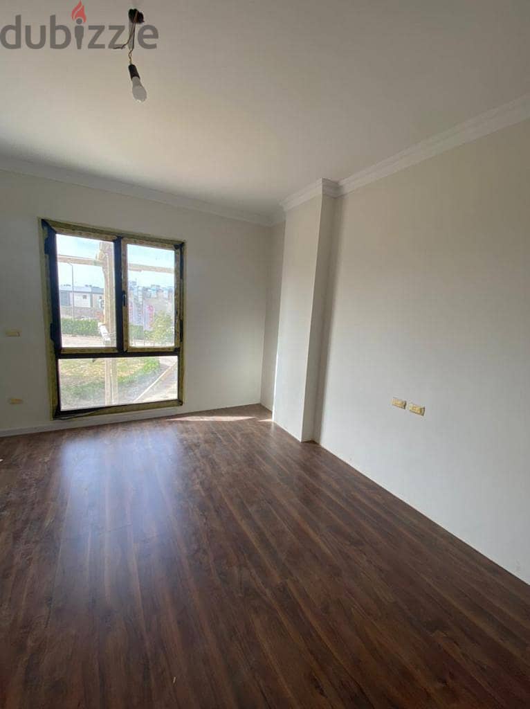 Immediately receive a fully finished hotel apartment with kitchen, managed by Concord, in front of City Center Almaza, with the lowest down payment an 8