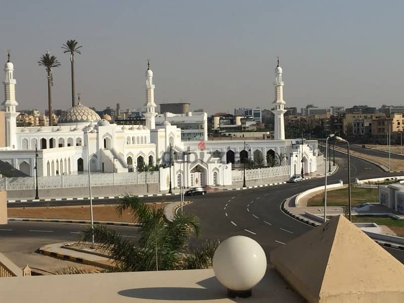 شقة للبيع دور أوّل جنوب الاكاديميه ڤيو رائع ميدان و كايرو فيستيڤال. 1