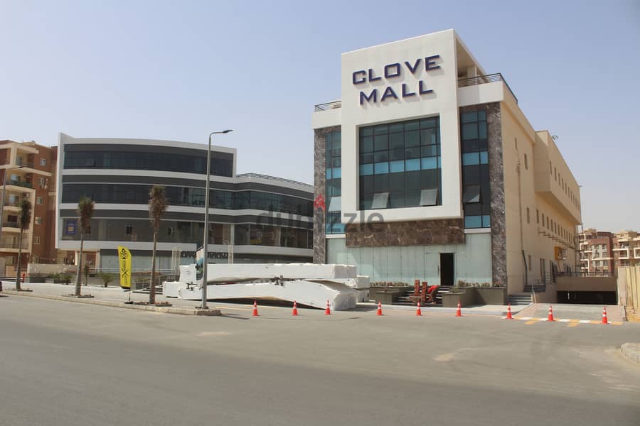 عيادة للبيع 74 متر استلام فوري وتقسيط على 12 شهر بمنطقة القرنفل التجمع الخامس clove mall el koronfel new cairo 4