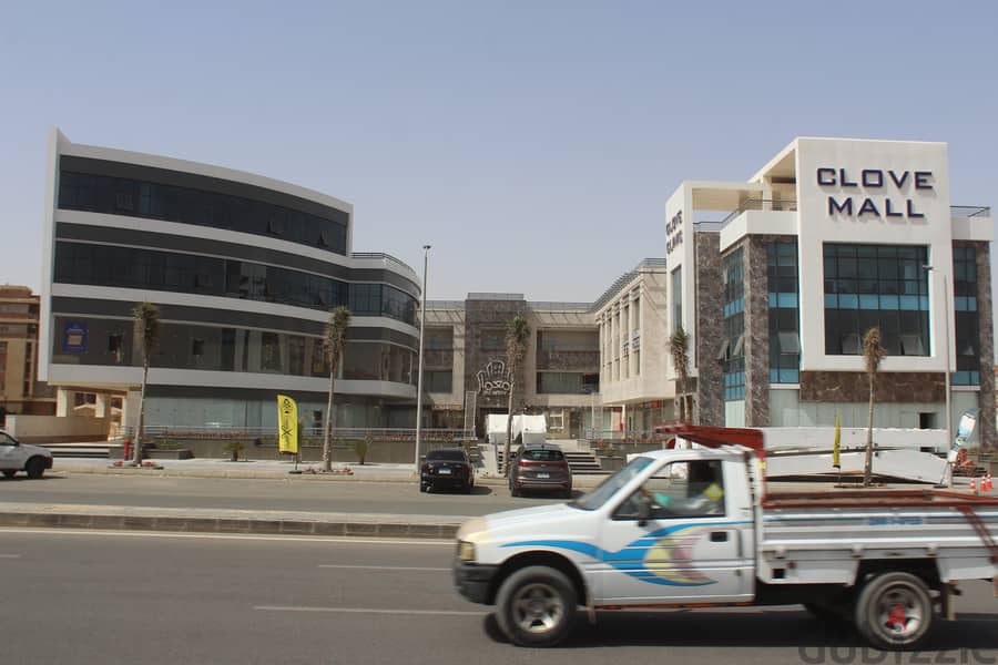clove mall el koronfel new cairo عيادة للبيع 78 متر فوري على البلازا بمقدم وتسهيلات منطقة القرنفل التجمع الخامس 2