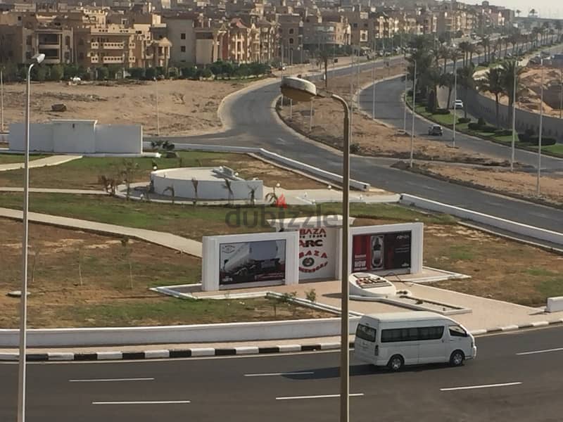 شقة للبيع بجنوب الاكاديميه ب ڤيو ممّيز على ميدان و كايرو فيستيڤال سيتى 1