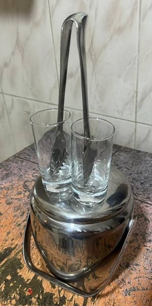 Ice holder with tongs and two cups for hotel use 2