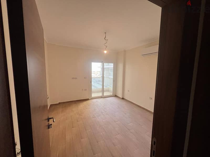 Resale Apartment 3 bedrooms fully finished with ACs  Mountain view RTM 1