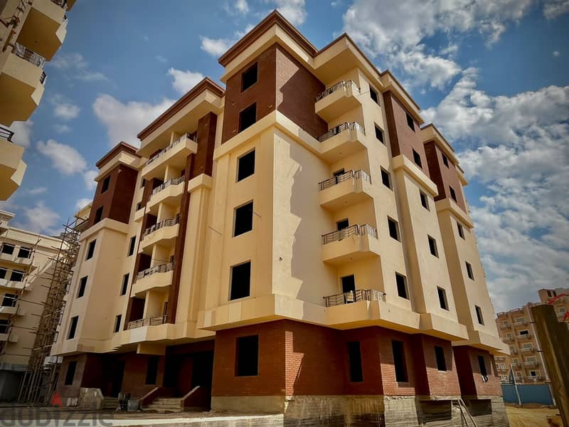 Finished apartment next to the AUC in installments 8