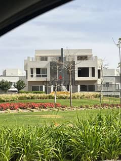 Modern Twin House 280m With Land Area 330m And Roof 79m For Sale ready to move At The Lowest Price In Hyde Park In Fifth Settlement