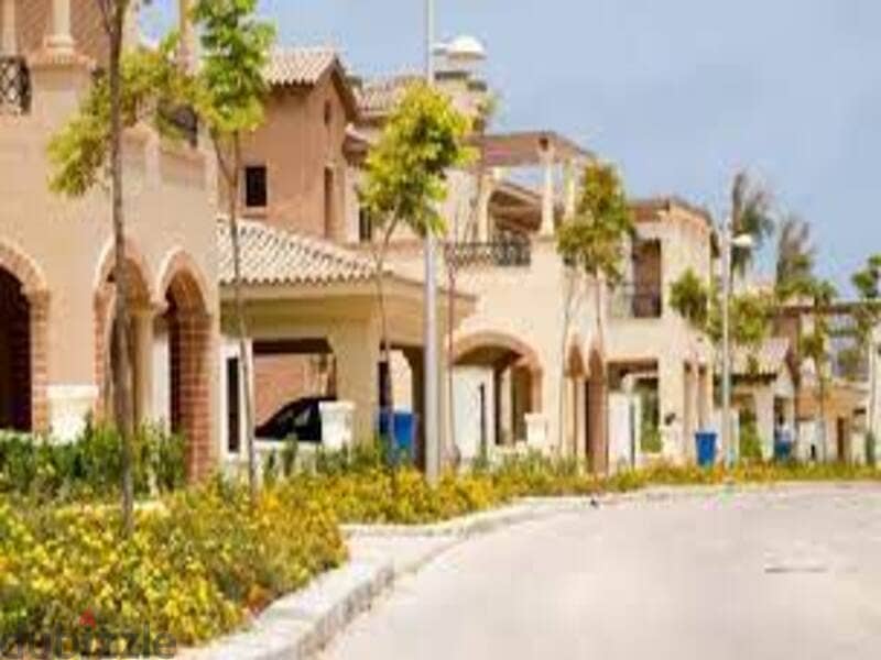 Family House Ground with Private garden entrance for Sale with installments at Palm Hills New Cairo 6