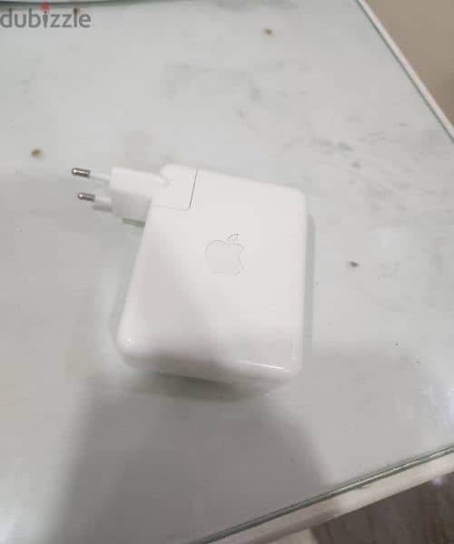 Apple macbook power adapter 140w type c like new 1