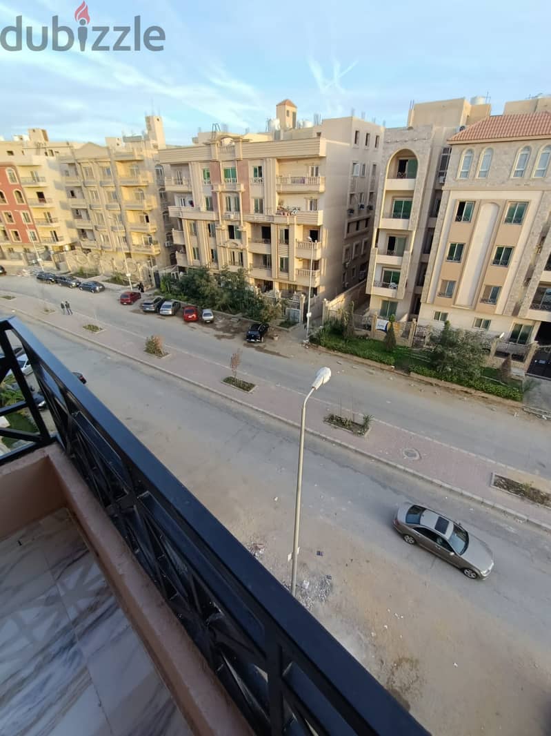 Finished apartment with hotel finishing, immediate receipt, for sale in the Fifth Settlement in the Lotus area, a static building, registered with a r 4
