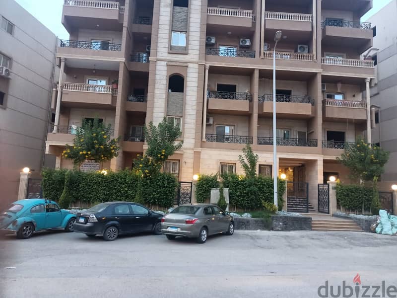 Finished apartment with hotel finishing, immediate receipt, for sale in the Fifth Settlement in the Lotus area, a static building, registered with a r 6