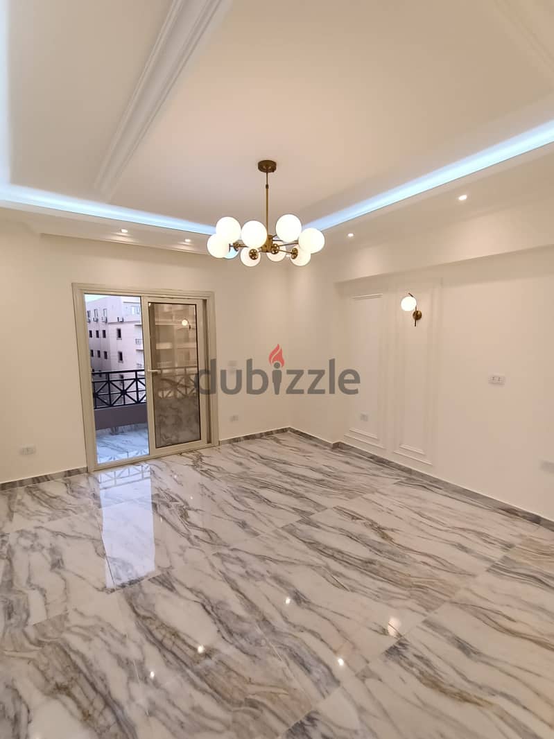 Finished apartment with hotel finishing, immediate receipt, for sale in the Fifth Settlement in the Lotus area, a static building, registered with a r 14