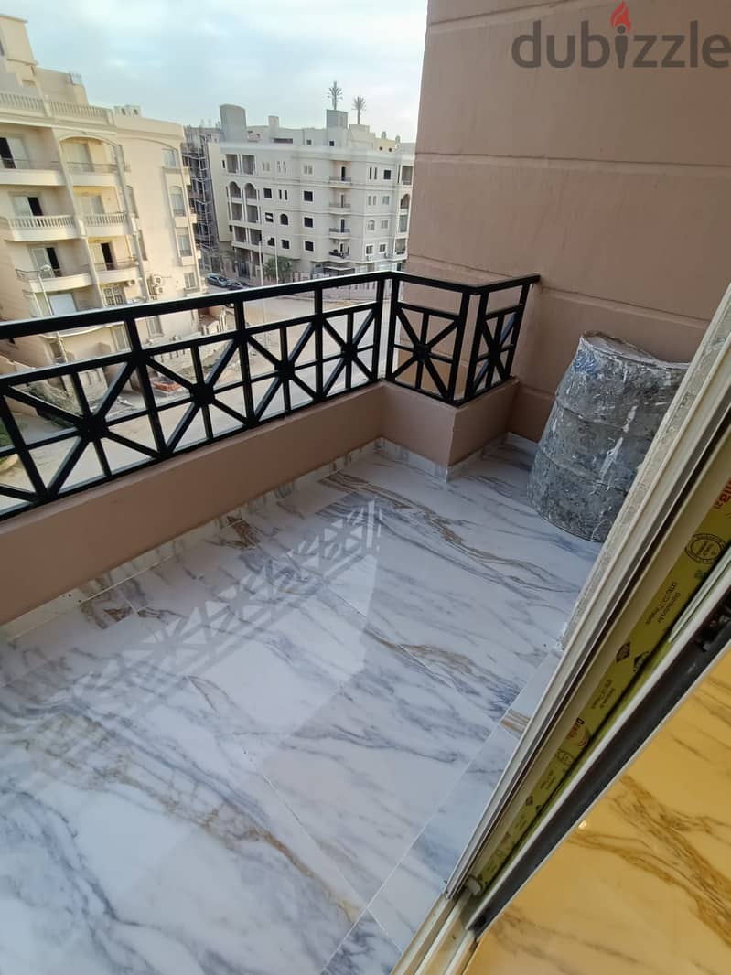 Finished apartment with hotel finishing, immediate receipt, for sale in the Fifth Settlement in the Lotus area, a static building, registered with a r 16