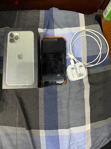 iphone 11 pro 256gb with original chrager and urban armor gear cover 2