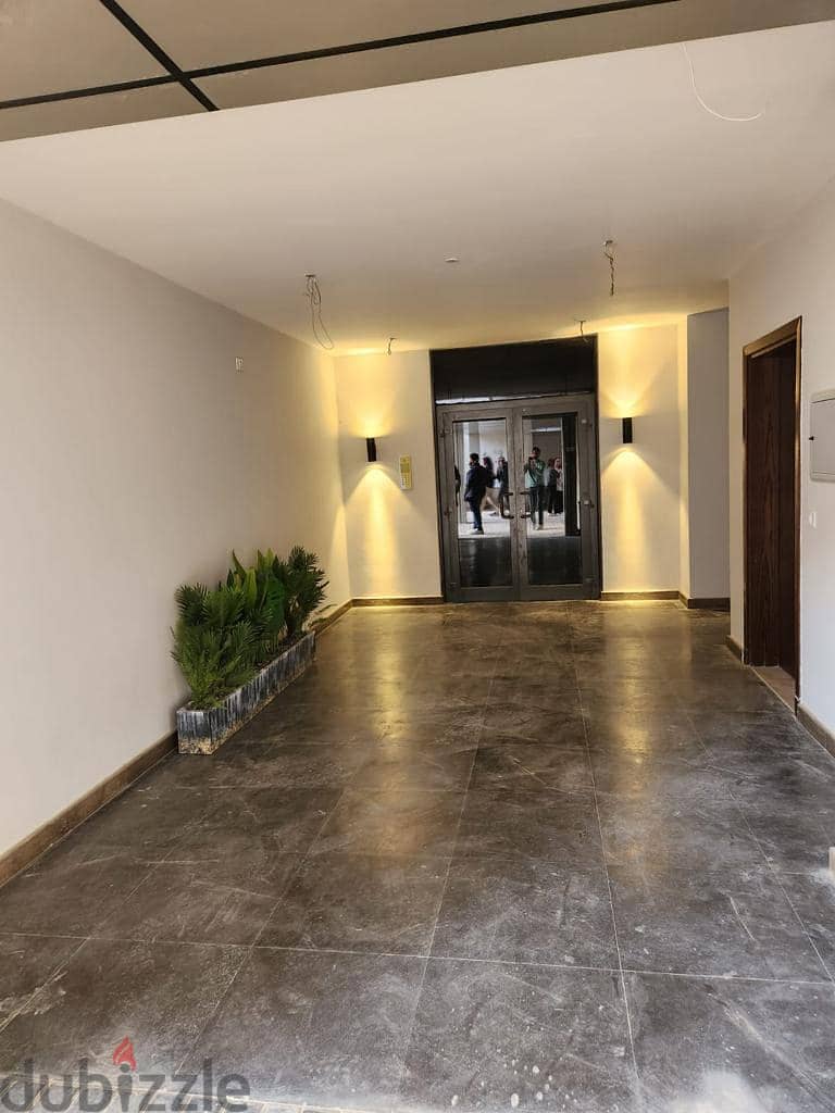 شقة متشطبة بالكامل مع التكيفات في زيد ويست الشيخ زايد لنجيب ساويرس  دقائق من هايبر وان 3