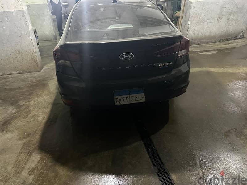 Hyundai Elantra 2019 3
