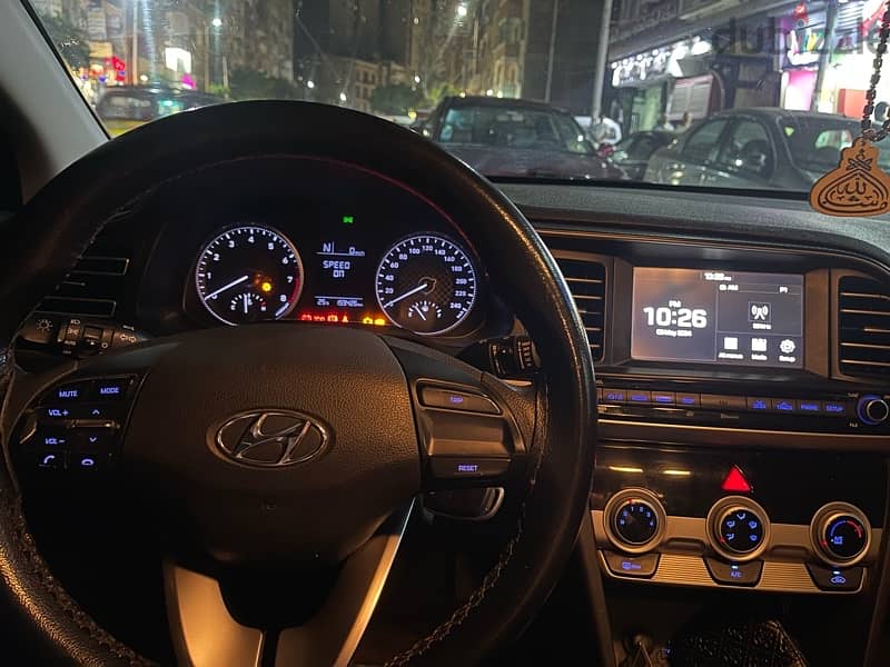 Hyundai Elantra 2019 7