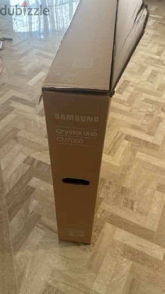 55" Class Crystal UHD CU7000 Samsung smart tv 5
