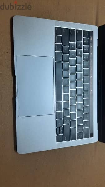 macbook pro 2019 13 inch with touch bar 1