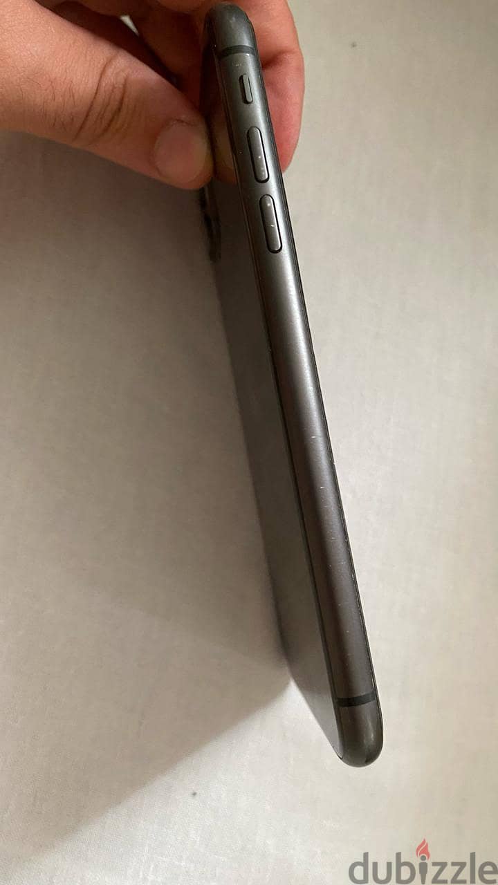 Iphone 11 with box - no scratches 2