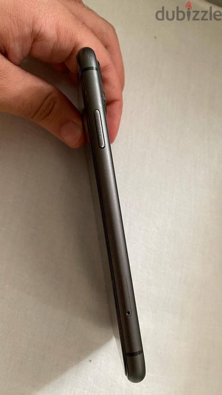 Iphone 11 with box - no scratches 4