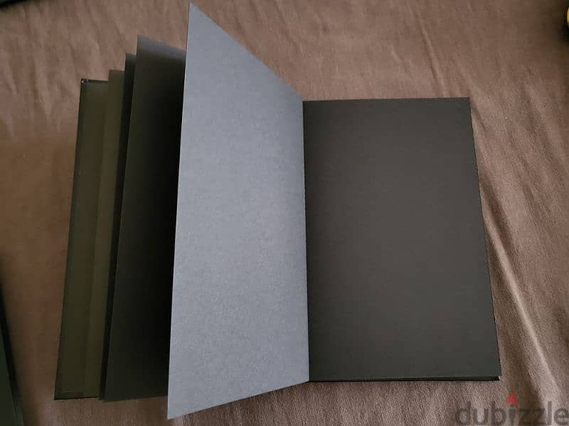 Roco Black Paper Notebook + Gelly Roll Pens دفتر ورق أسود واقلام جيلي 1