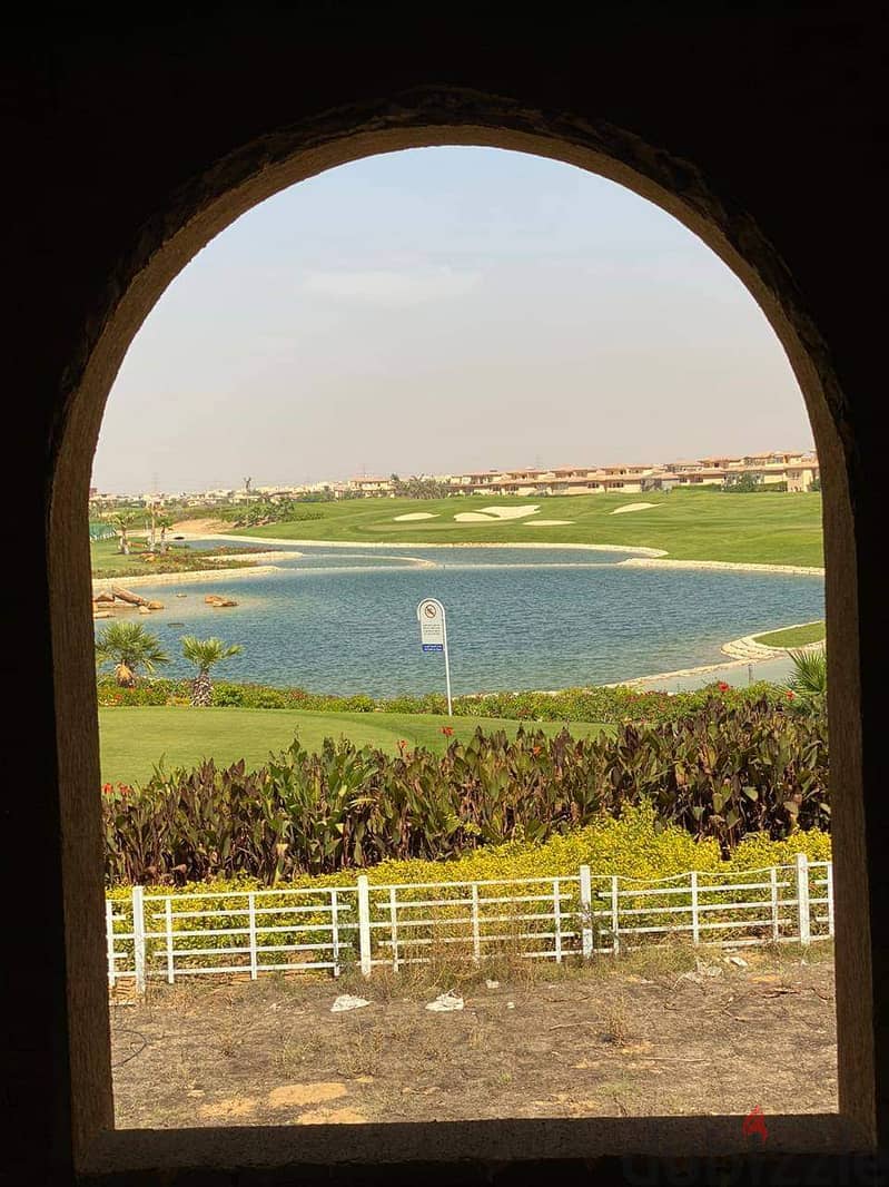 own a palace in my city overlooking the largest lakes and golf courses in the city, directly in front of the Four Seasons Hotel. 9