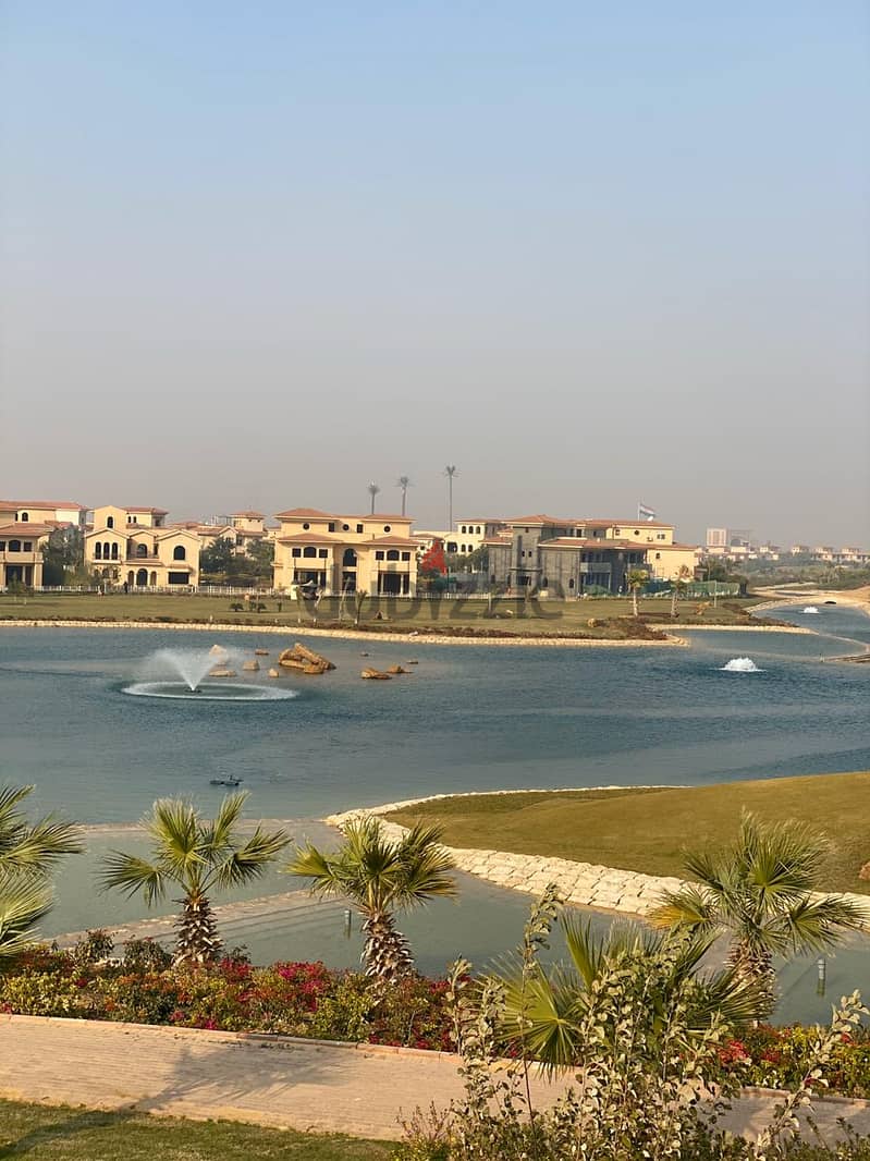 own a palace in my city overlooking the largest lakes and golf courses in the city, directly in front of the Four Seasons Hotel. 12