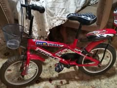 دراجة bmx حمراء