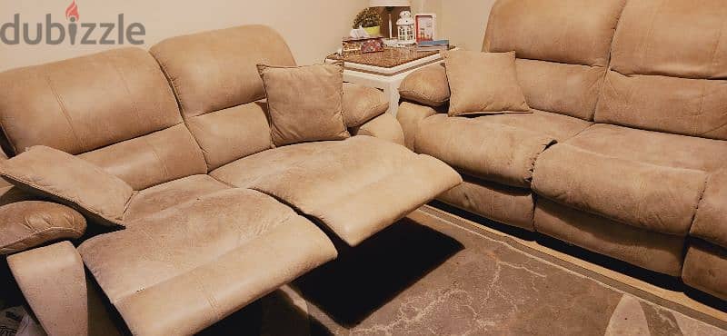 2 lazy boy sofas 3 seats and 2 seats in a very good condition 2