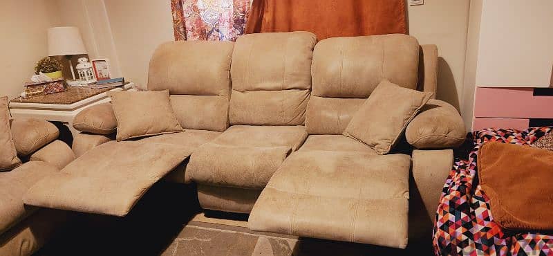 2 lazy boy sofas 3 seats and 2 seats in a very good condition 3