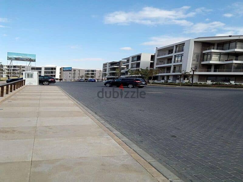 Apartment with private roof for sale directly in front of the Kempinski Hotel 8