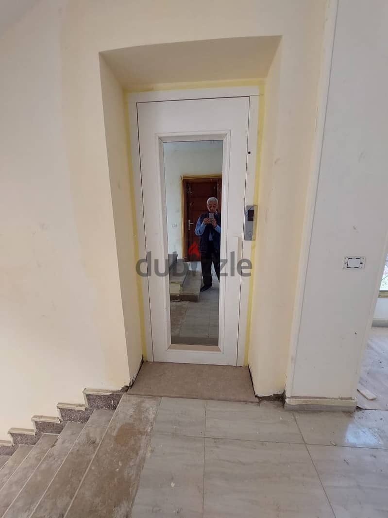 For Rent Twin House Semi Furnished in Compound River Walk 11