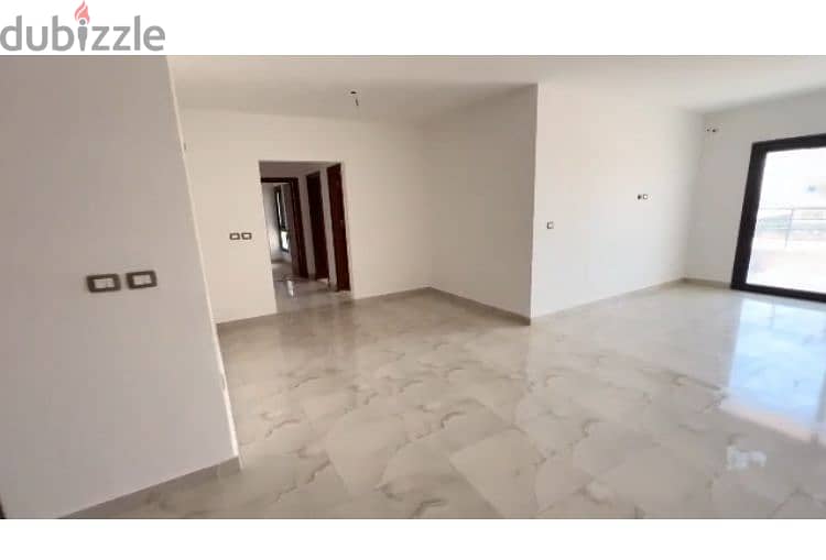 Pay 288 thousand EGP and live in an apartment for sale, finished, inside a compound, and pay the rest at your convenience, for sale in the capital, re 3