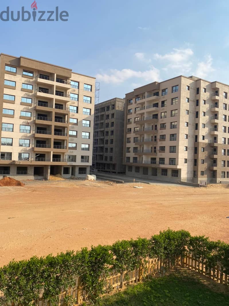 Pay 288 thousand EGP and live in an apartment for sale, finished, inside a compound, and pay the rest at your convenience, for sale in the capital, re 4