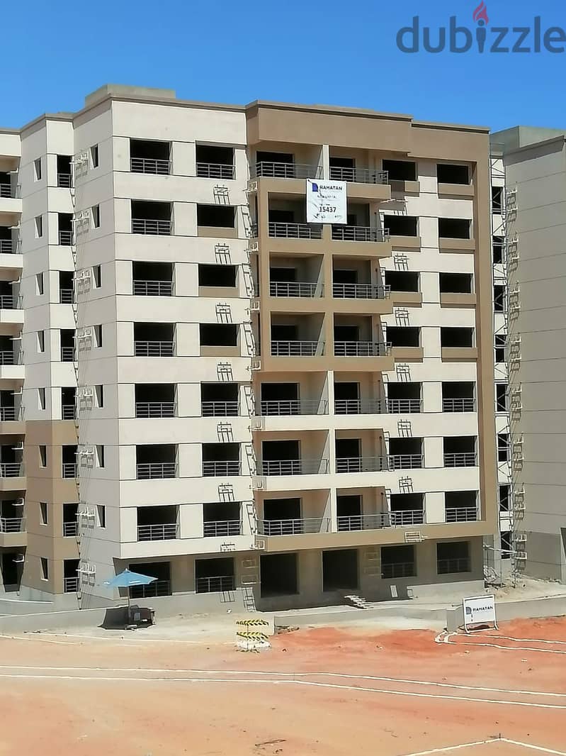 Pay 288 thousand EGP and live in an apartment for sale, finished, inside a compound, and pay the rest at your convenience, for sale in the capital, re 10