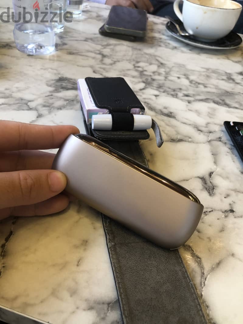 Iqos duo 3 - 2 Devices available White and gold 1