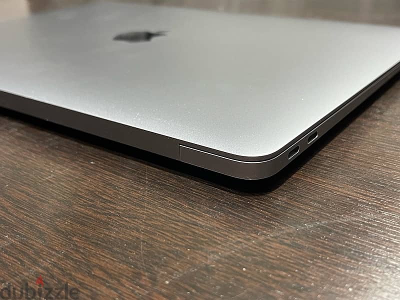 Apple MacBook Air 13”2020 M1 USED Like NEW 8