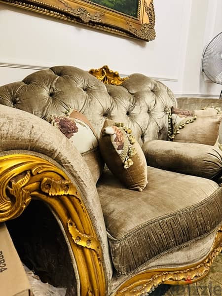 Piece of Art Sofa خشب زان احمر (تنزيل السعر لسرعة البيع) 2