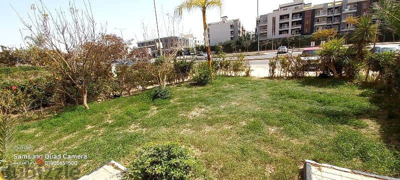 شقة للايجار بالشيخ زايد عمارات المستقبل دور ارضي بحديقة على الشارع 7