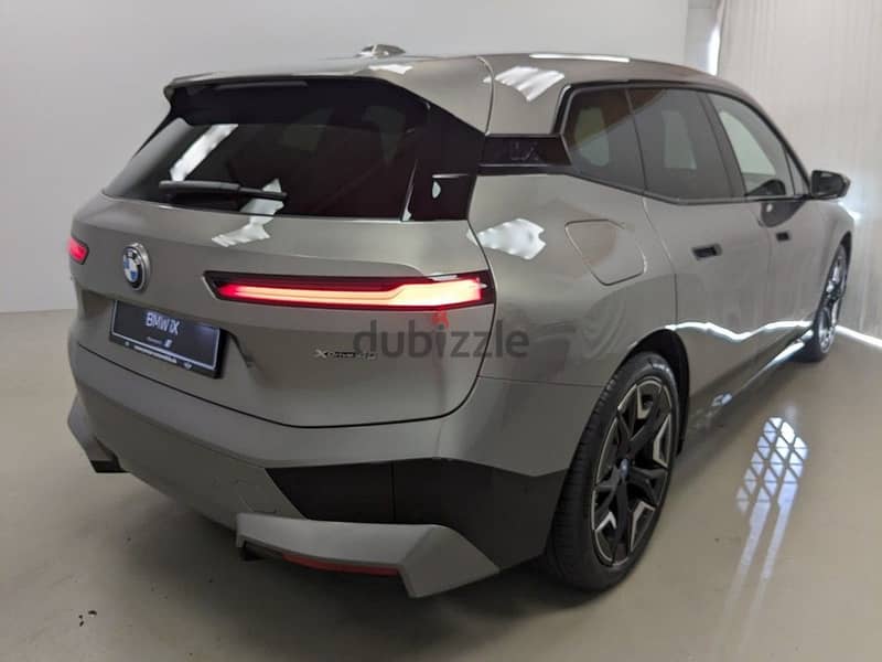 BMW IX 2023 الكهربائية 1