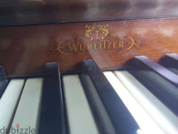 بيانو أمريكي للبيع ماركة WURLITZER 3