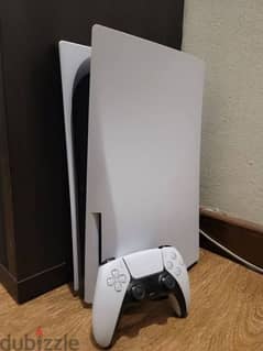 ps5. with 2 controllers slightly used. بلايستيشن ٥ مع دراعين