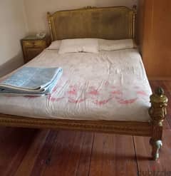 gold color bed room 160cms bed + 2 comode and a dresser 0