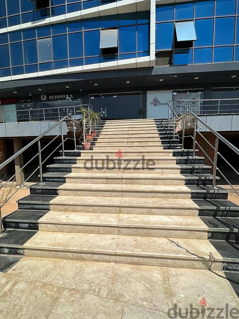 محل تجارى للبيع في الشيخ زايد 143م بجوار مدخل مول زايد ديونز 2