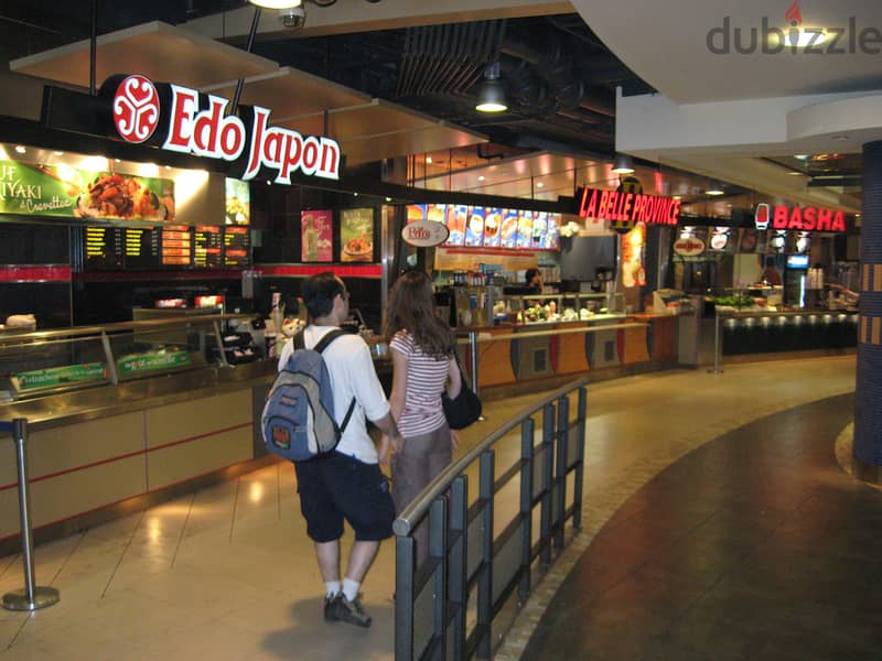 Out Area store in the food court with a 5% down payment and a 10% discount on the eastern axis next to the monorail station and the Green River 5